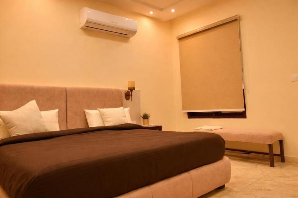 Cresta Luxury Home Apartment in Agra