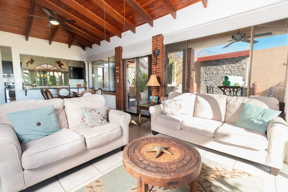 Stunning Villa with Oceanview, Private Pool, Soaking Tub & Picturesque Balcony House in Playa Flamingo