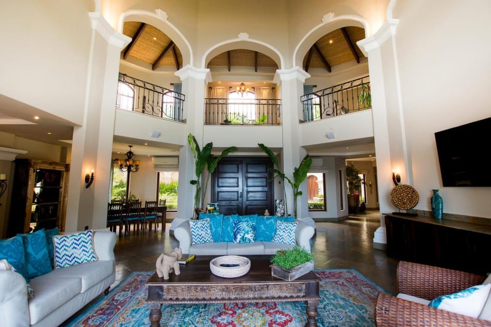 Stunning Luxury Mansion in Playa Flamingo with Six Bedrooms and Beachfront Access House in Playa Flamingo