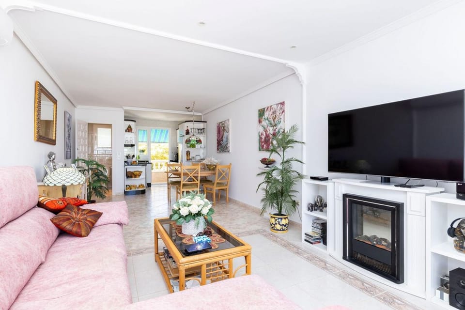 Communal lounge/ TV room, TV and multimedia, Living room