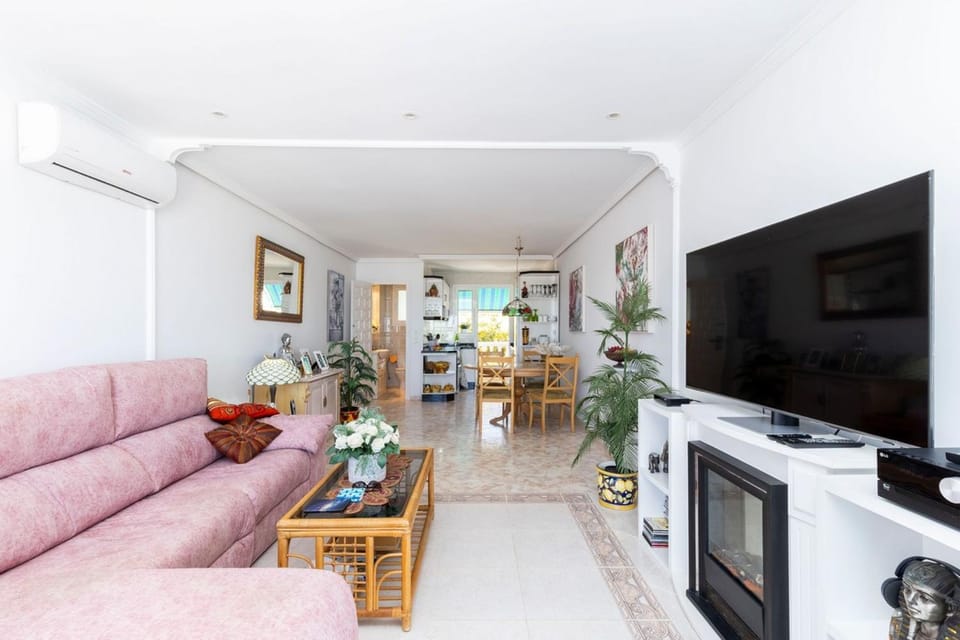 Communal lounge/ TV room, TV and multimedia, Living room