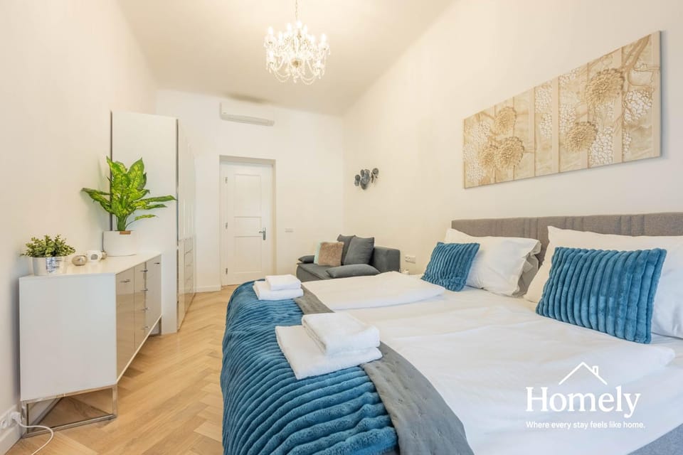 Velvet Rose-Prague1-Luxury-AC-Quiet-Netflix-Washer Apartment in Prague