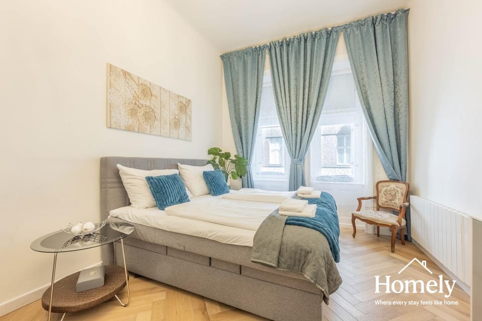 Velvet Rose-Prague1-Luxury-AC-Quiet-Netflix-Washer Apartment in Prague