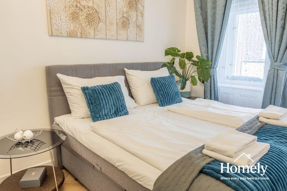 Velvet Rose-Prague1-Luxury-AC-Quiet-Netflix-Washer Apartment in Prague