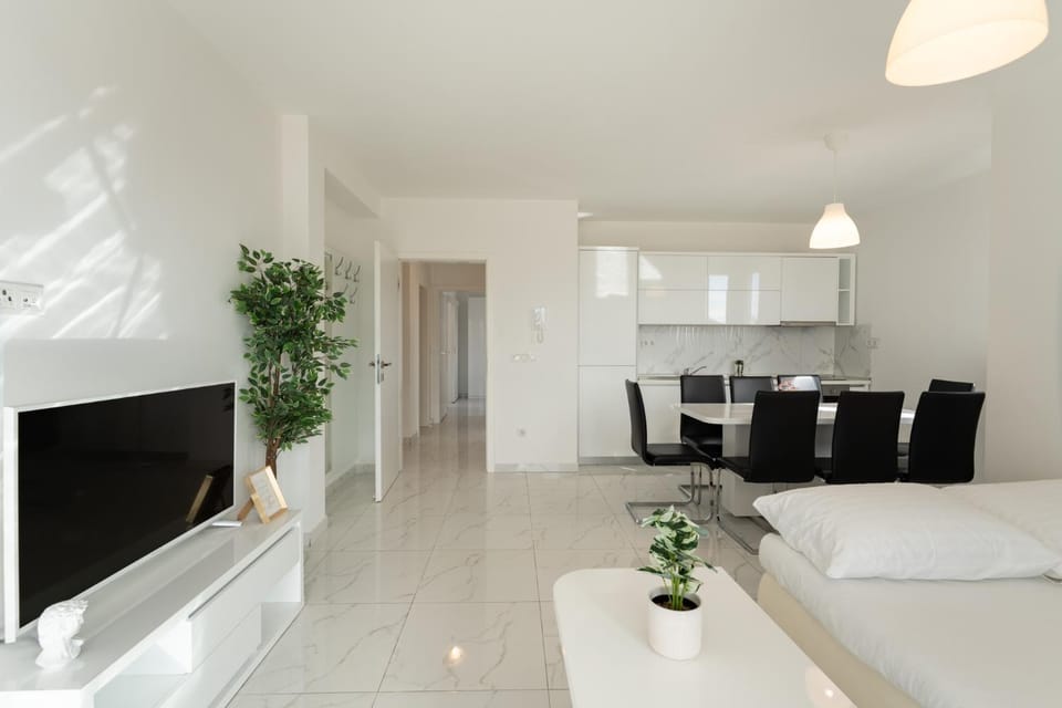 Communal lounge/ TV room, TV and multimedia, Kitchen or kitchenette, Living room, Seating area, Dining area, Evening entertainment