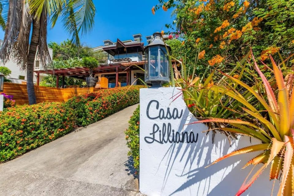 Luxury Five-Bedroom Oasis in Playa Flamingo with a Private Pool and Stylish Decor House in Playa Flamingo
