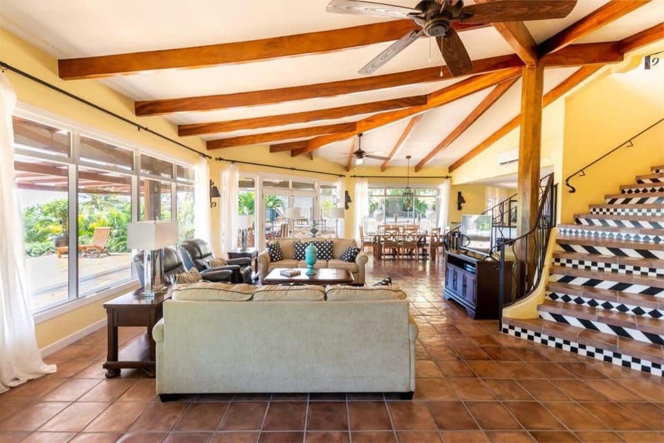 Luxury Five-Bedroom Oasis in Playa Flamingo with a Private Pool and Stylish Decor House in Playa Flamingo