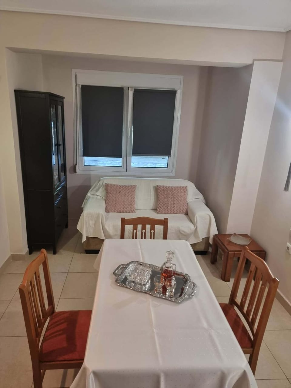 Photo of the whole room, Dining area