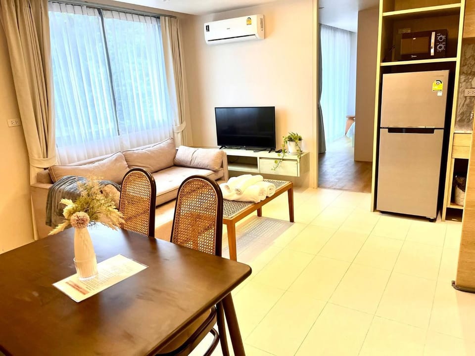 Communal lounge/ TV room, TV and multimedia, Living room