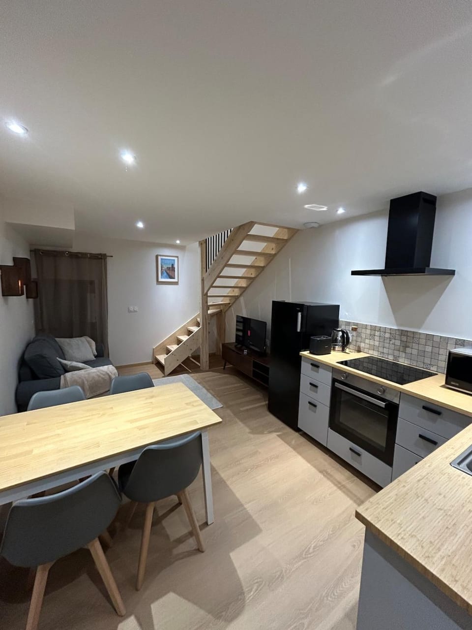 Seating area, Dining area