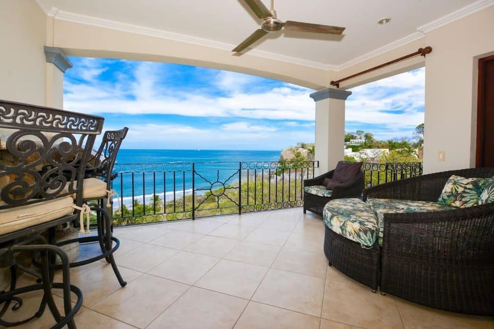 Fifth-Floor Condo with Breathtaking Ocean Views, Stylish Interior & Prime Location Near Flamingo Beach House in Playa Flamingo