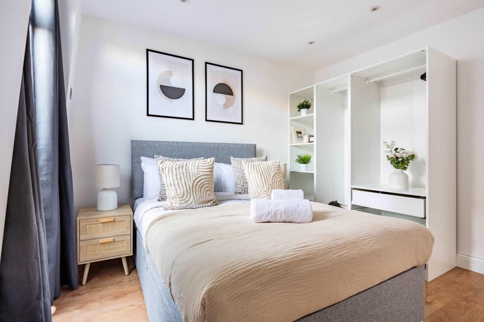 Bed, Photo of the whole room, Bedroom, towels, wardrobe