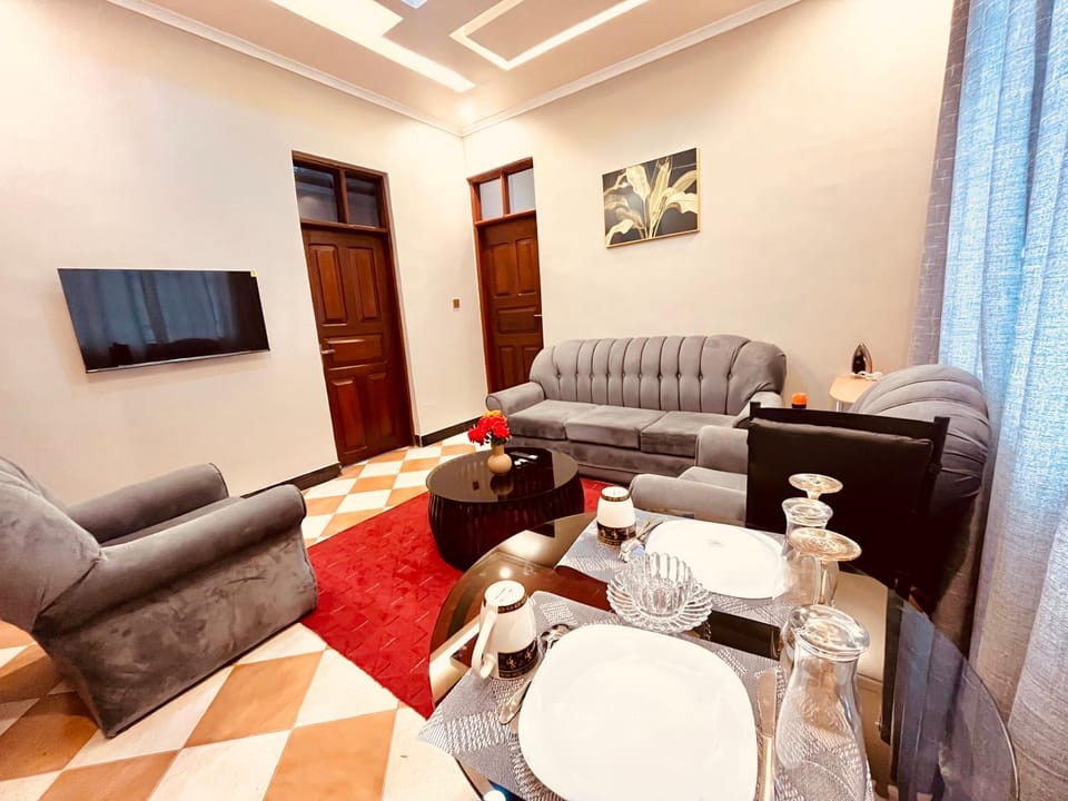 TV and multimedia, Living room, Seating area, Dining area