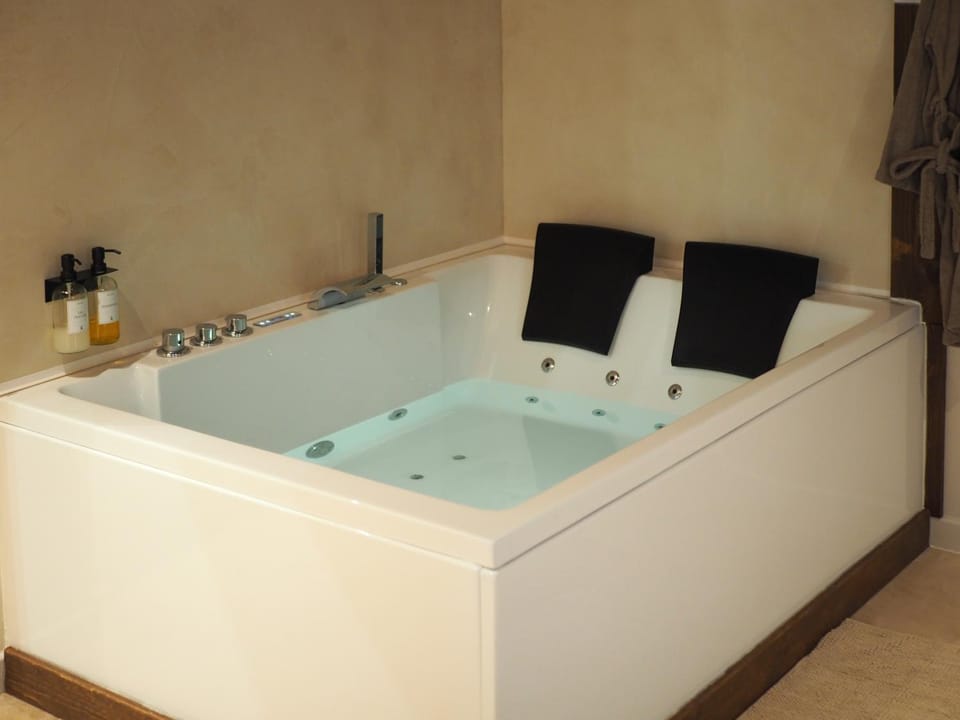 Hot Tub, Hot Tub