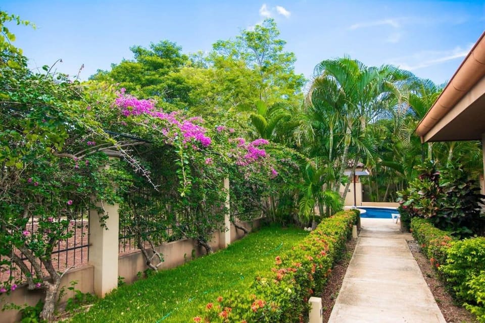 Cozy Ground-Floor Condo with Community Pool, Rancho and Lush Garden Views House in Guanacaste Province