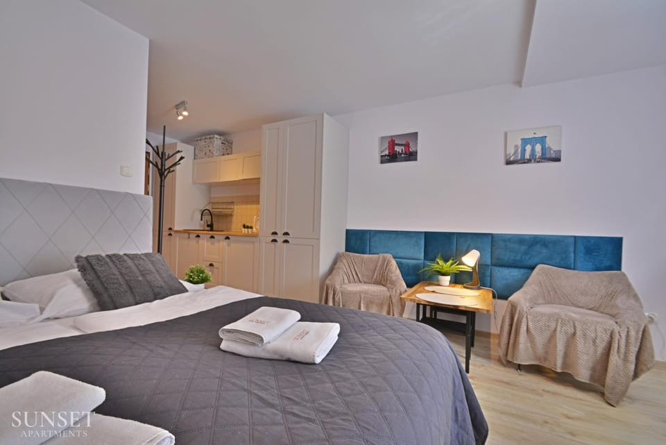 Bed, Kitchen or kitchenette, Seating area, towels