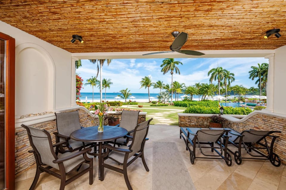 Upscale Two-Bedroom Condo in Playa Flamingo with Beautiful Oceanfront Views House in Playa Flamingo