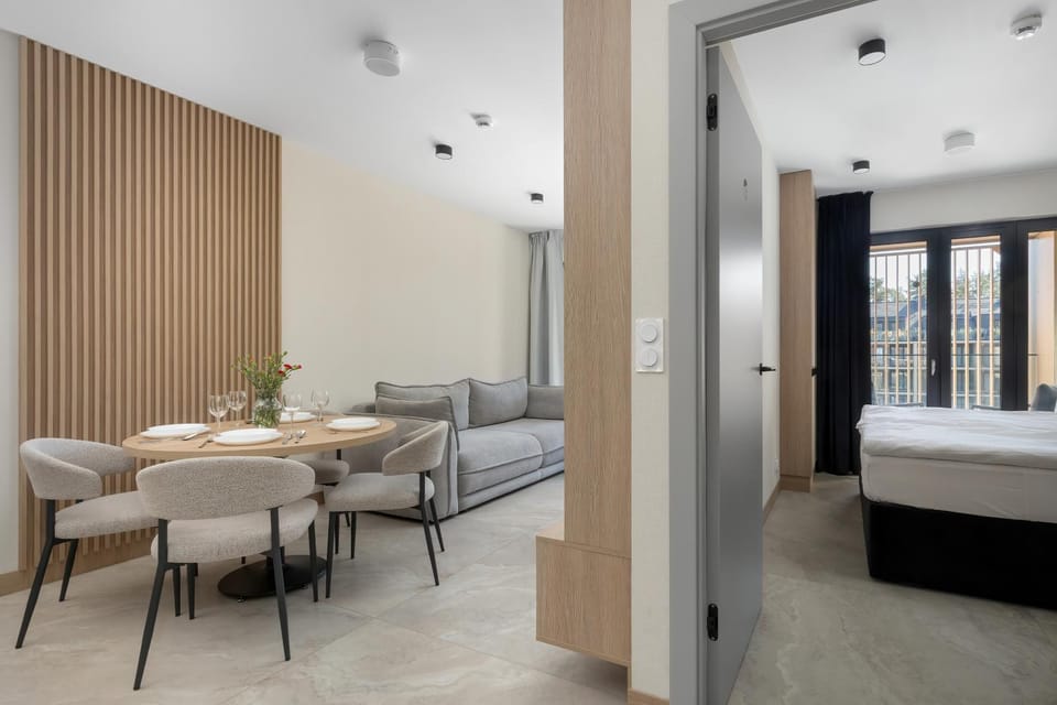 Bed, Living room, Seating area, Dining area, Bedroom