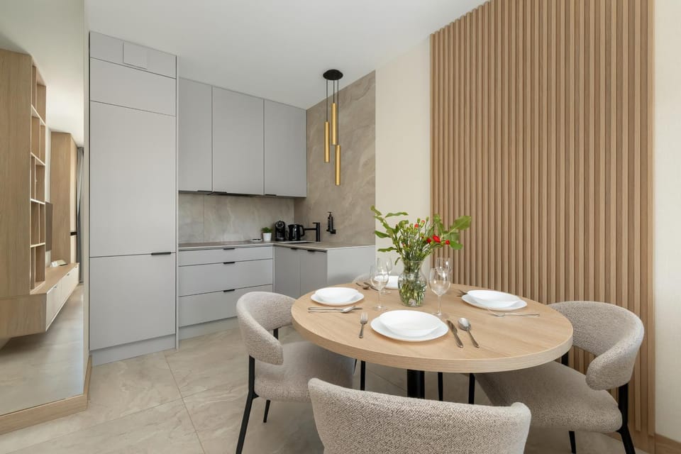 Kitchen or kitchenette, Living room, Seating area, Dining area, stove