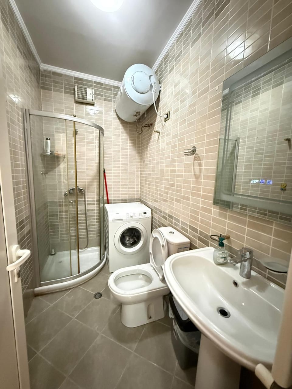 Shower, Toilet, Bathroom, bidet, washing machine, dryer