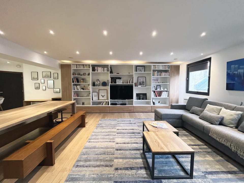 UrbanFlat 166 - Grand Appartement au centre de Paris Apartment in Paris