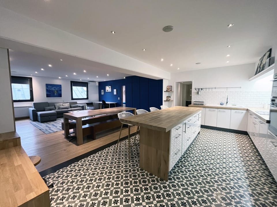 UrbanFlat 166 - Grand Appartement au centre de Paris Apartment in Paris