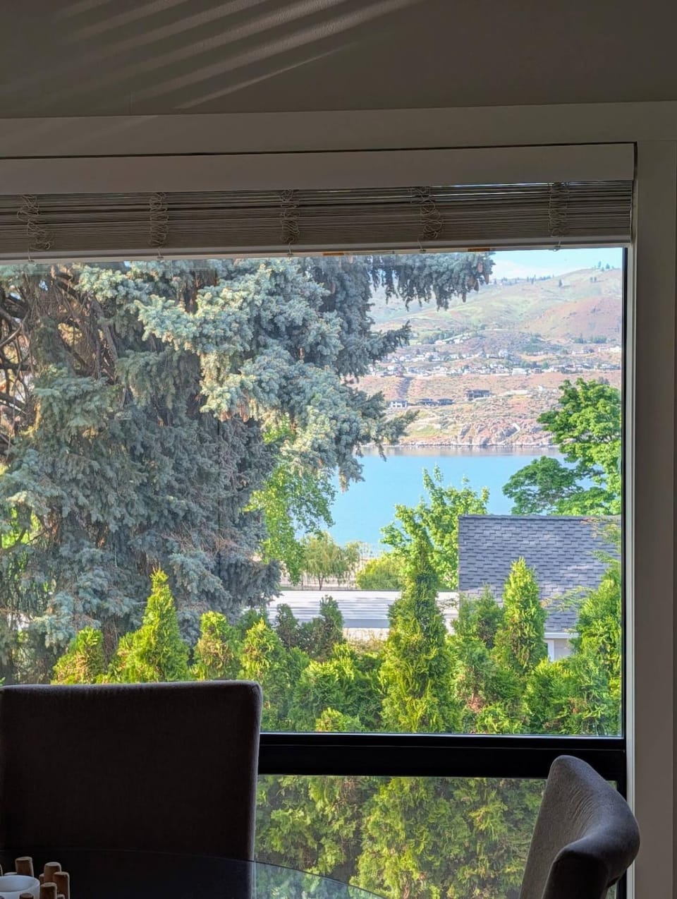Lake Breeze Retreat Newly Remodeled Lake Views Apartment in Chelan (In Town)