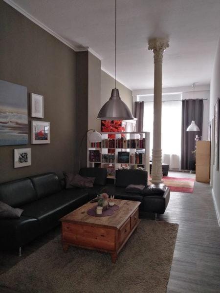Staff, Living room