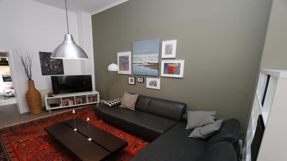 Coffee/tea facilities, Living room, Photo of the whole room, Decorative detail, Seating area