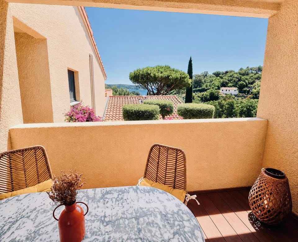 Day, View (from property/room), Balcony/Terrace, Dining area