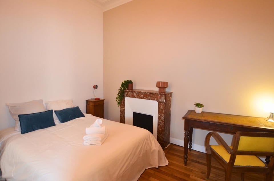 Seating area, Bedroom