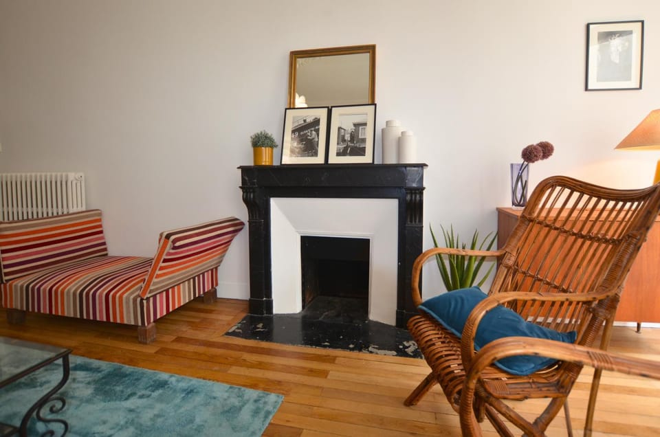 Seating area, internet