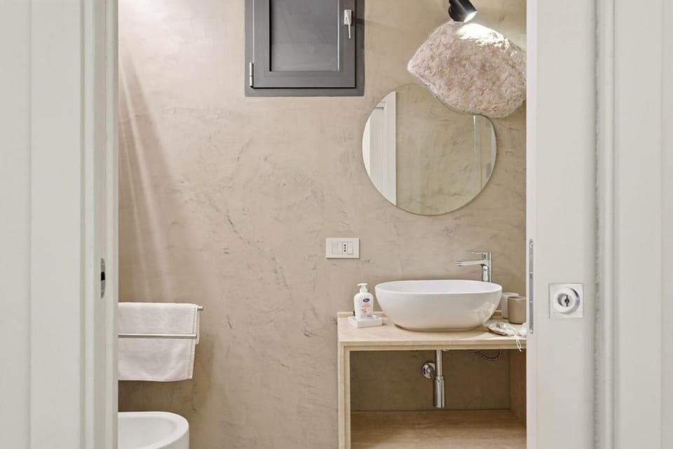 Cittadella Residence, Exclusive Rooms in Lonato Del Garda, by HOST4U Apartment in Province of Brescia