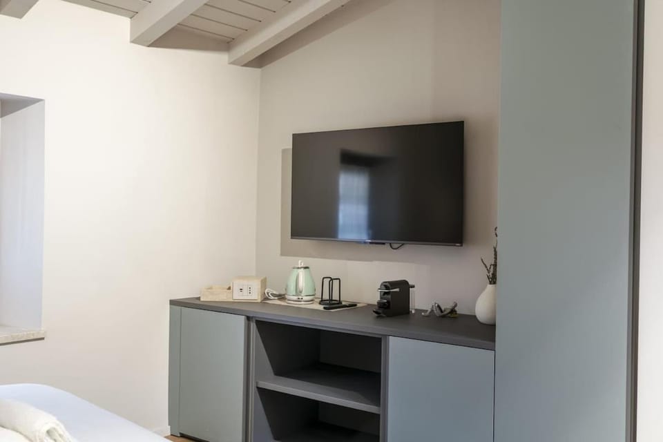 Cittadella Residence, Exclusive Rooms in Lonato Del Garda, by HOST4U Apartment in Province of Brescia