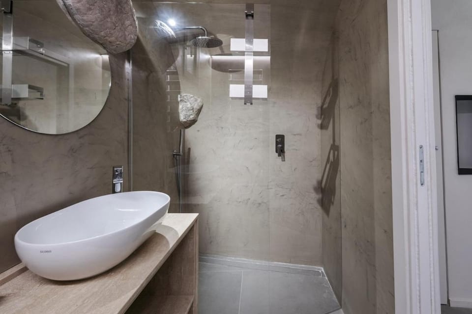 Cittadella Residence, Exclusive Rooms in Lonato Del Garda, by HOST4U Apartment in Province of Brescia