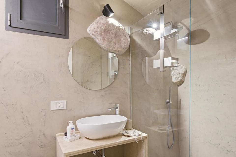 Cittadella Residence, Exclusive Rooms in Lonato Del Garda, by HOST4U Apartment in Province of Brescia
