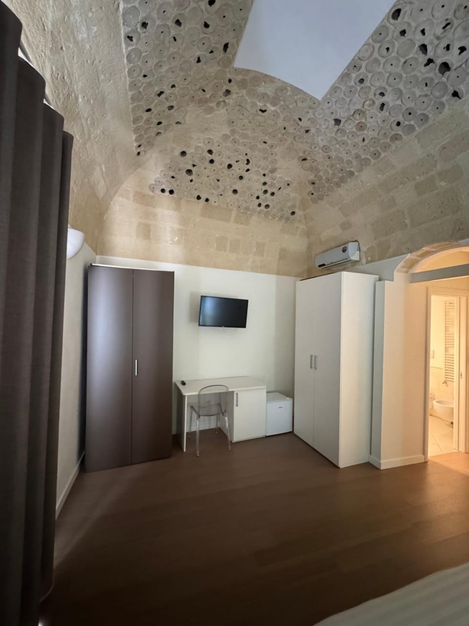 TV and multimedia, wardrobe