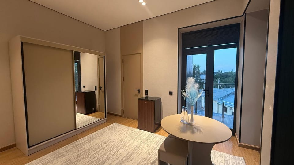 View (from property/room), Balcony/Terrace, Photo of the whole room, Lake view, wardrobe