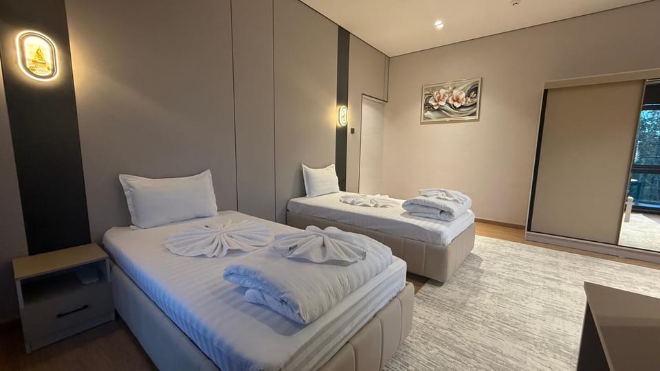 Bed, Photo of the whole room, towels