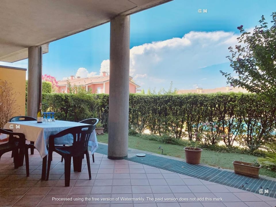 Magic Garda Beautiful Apartment with Pools, HOST4U Apartment in Desenzano del Garda