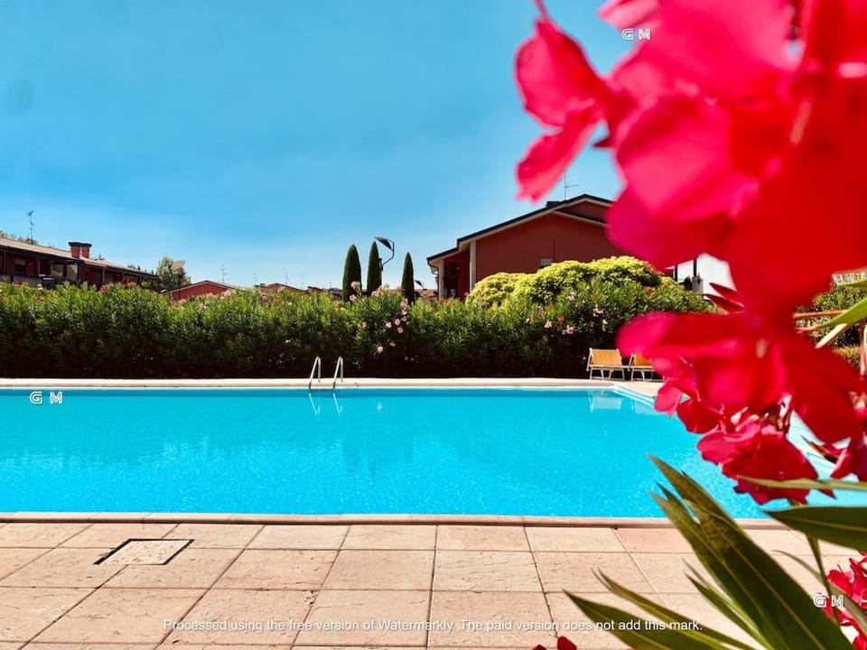 Magic Garda Beautiful Apartment with Pools, HOST4U Apartment in Desenzano del Garda