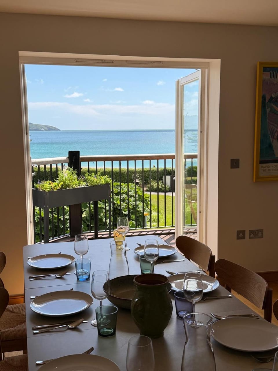 Seafront Gyllyngvase Beach - Sunrise Sea Views Apartment in England
