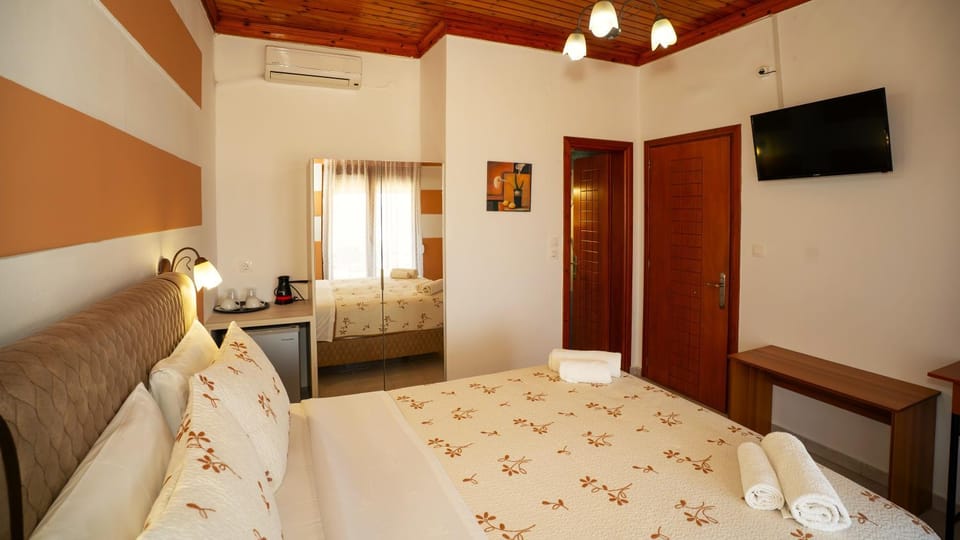 View (from property/room), Bedroom, furniture, internet, towels