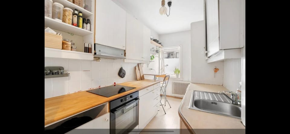 Sweet room in central Oslo Majorstuen near Train Station Vacation rental in Oslo