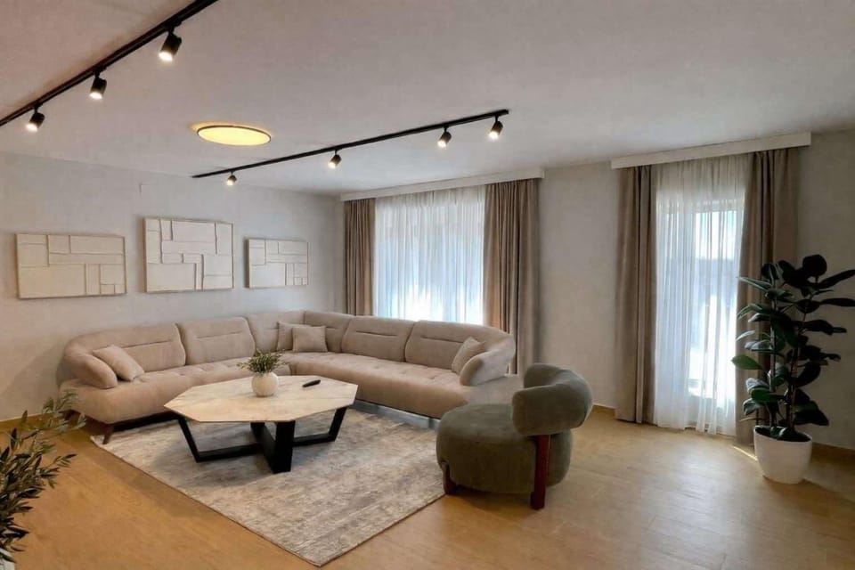4-Br Villa Sleeps 16 with Hot Tub Pool & Parking Villa in Istria County