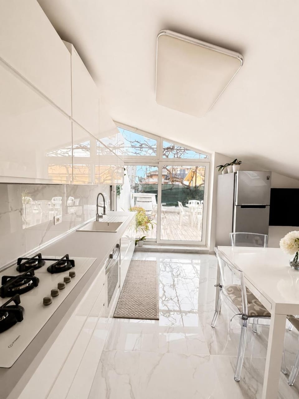 Balcony/Terrace, Kitchen or kitchenette, Dining area, oven, stove