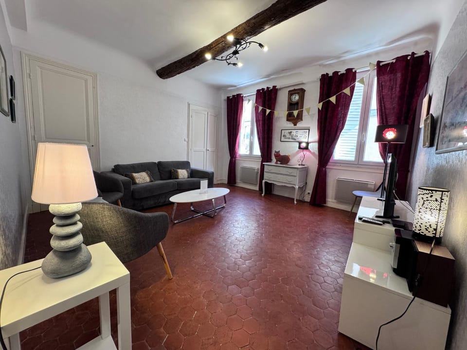 Communal lounge/ TV room, Living room