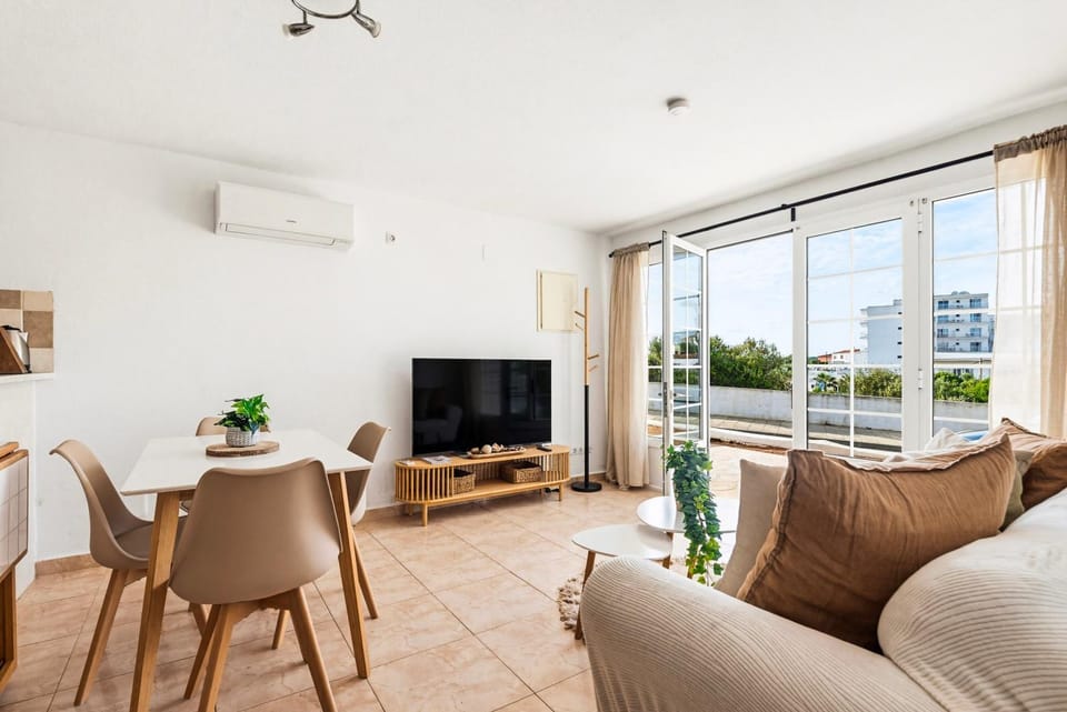 TV and multimedia, Living room, Dining area