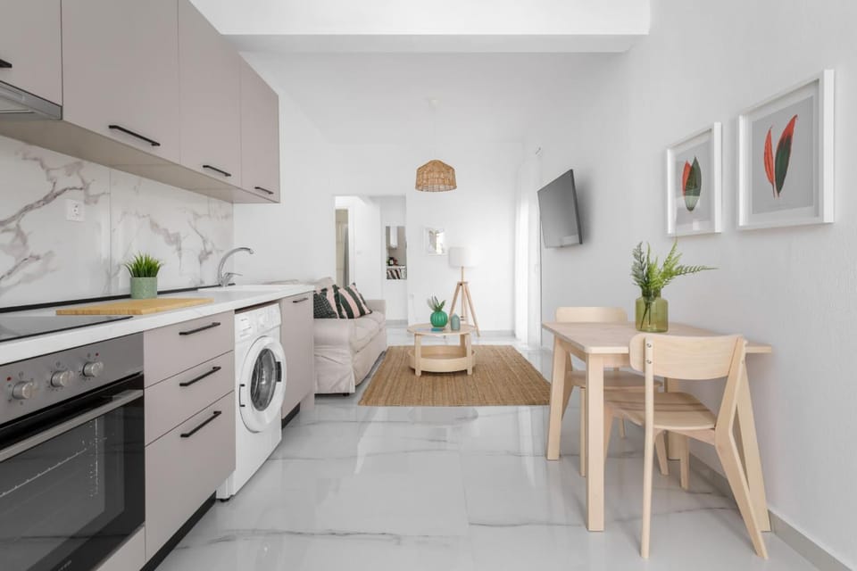 TV and multimedia, Kitchen or kitchenette, Living room, Dining area, oven, stove, washing machine
