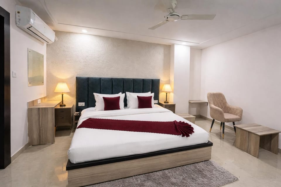 Bed, TV and multimedia, air conditioner